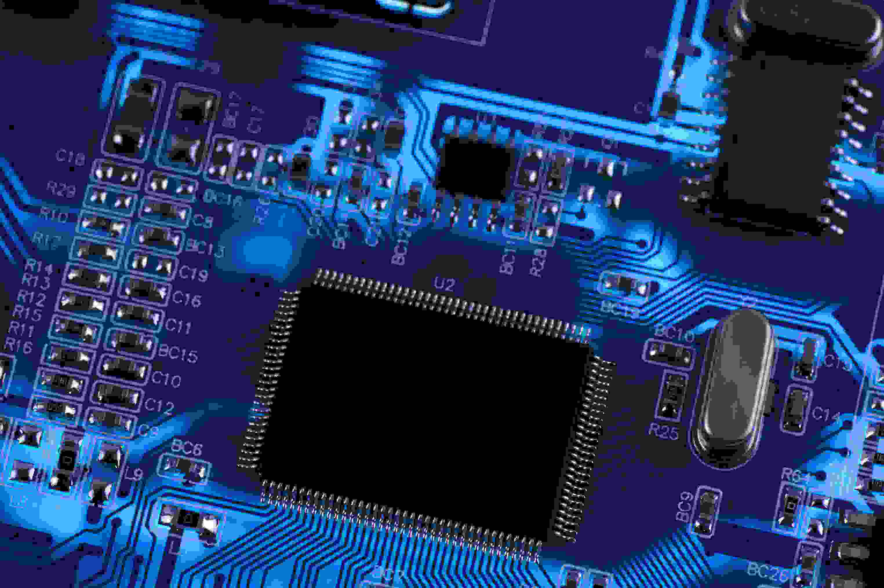 电子电路的宏观照片。Pcb on The Lighting (1) (1) (1).jpg