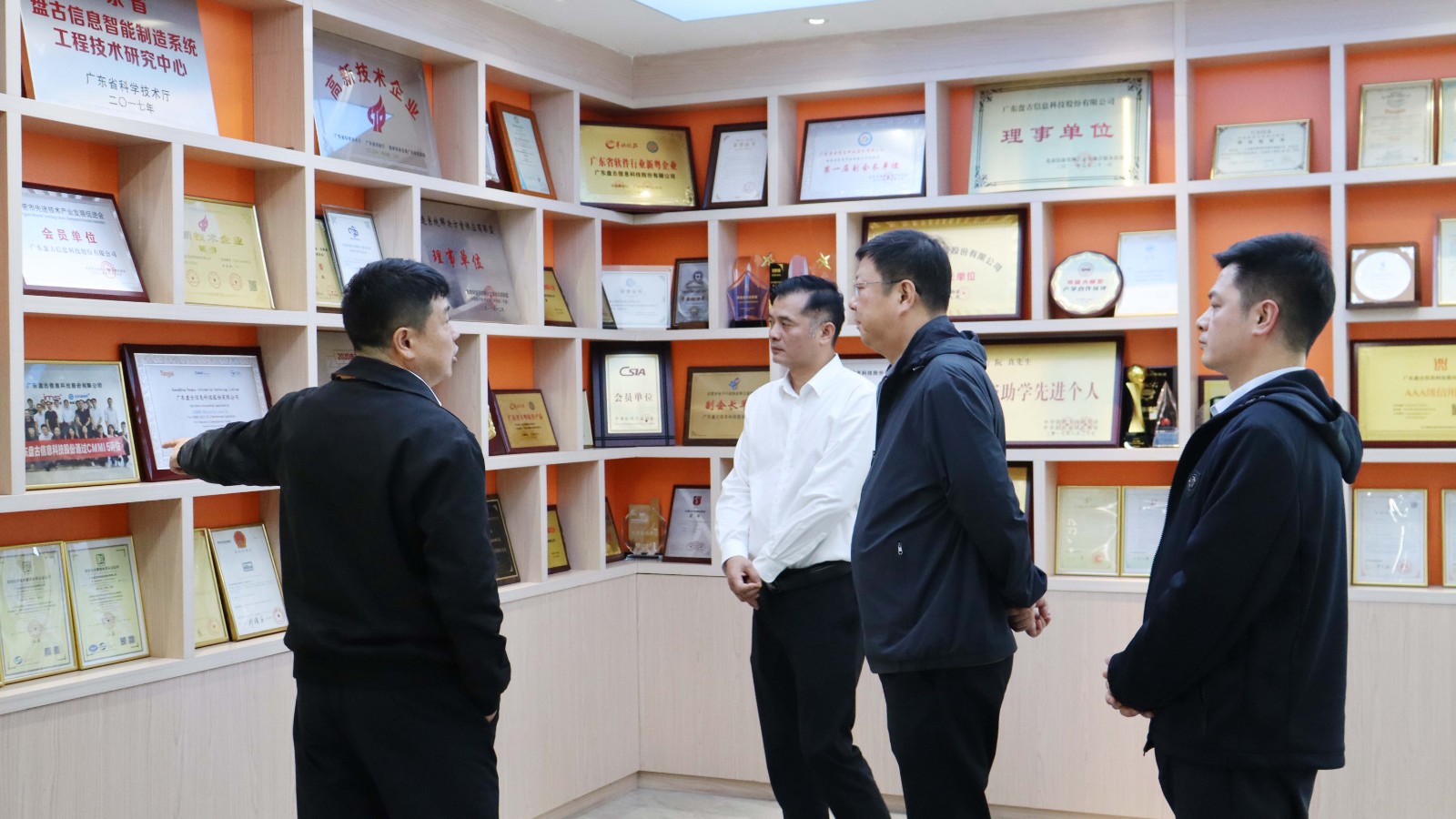 1761287815454067119.jpg IMG_5274.jpg