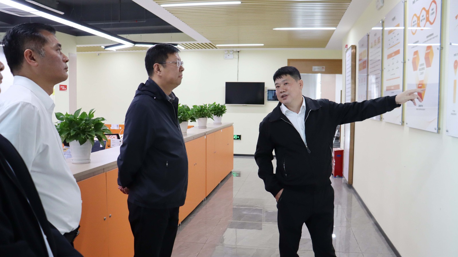 1761287836324017535.jpg IMG_5298.jpg